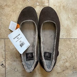NWT Crocs Berryessa suede flat Sz 8